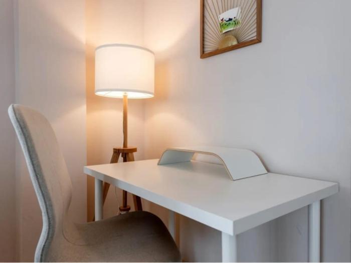 Stylish Spacious Apt, Comfy Pool Prime Location Apartment *