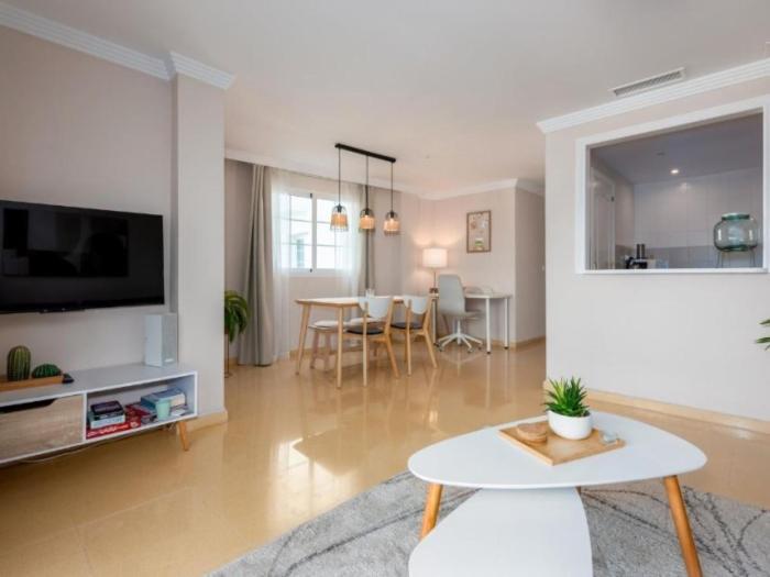 Stylish Spacious Apt, Comfy Pool Prime Location Apartment *