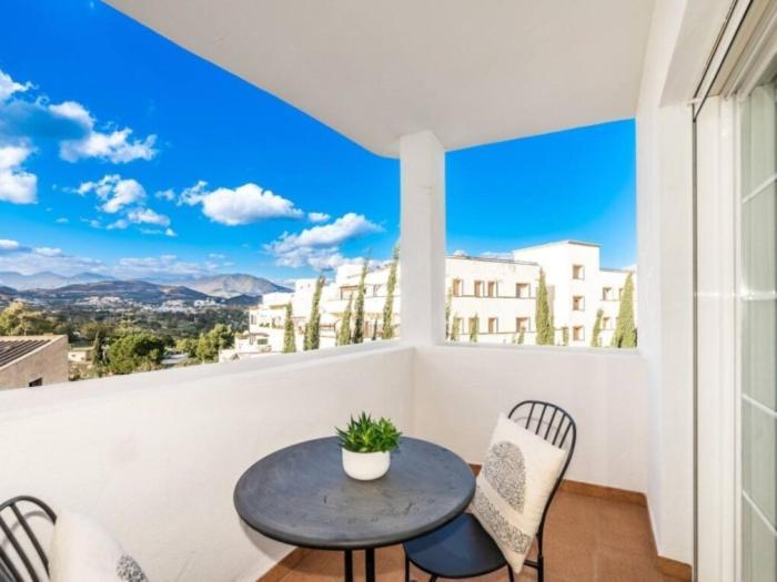 Stylish Spacious Apt, Comfy Pool Prime Location Apartment *